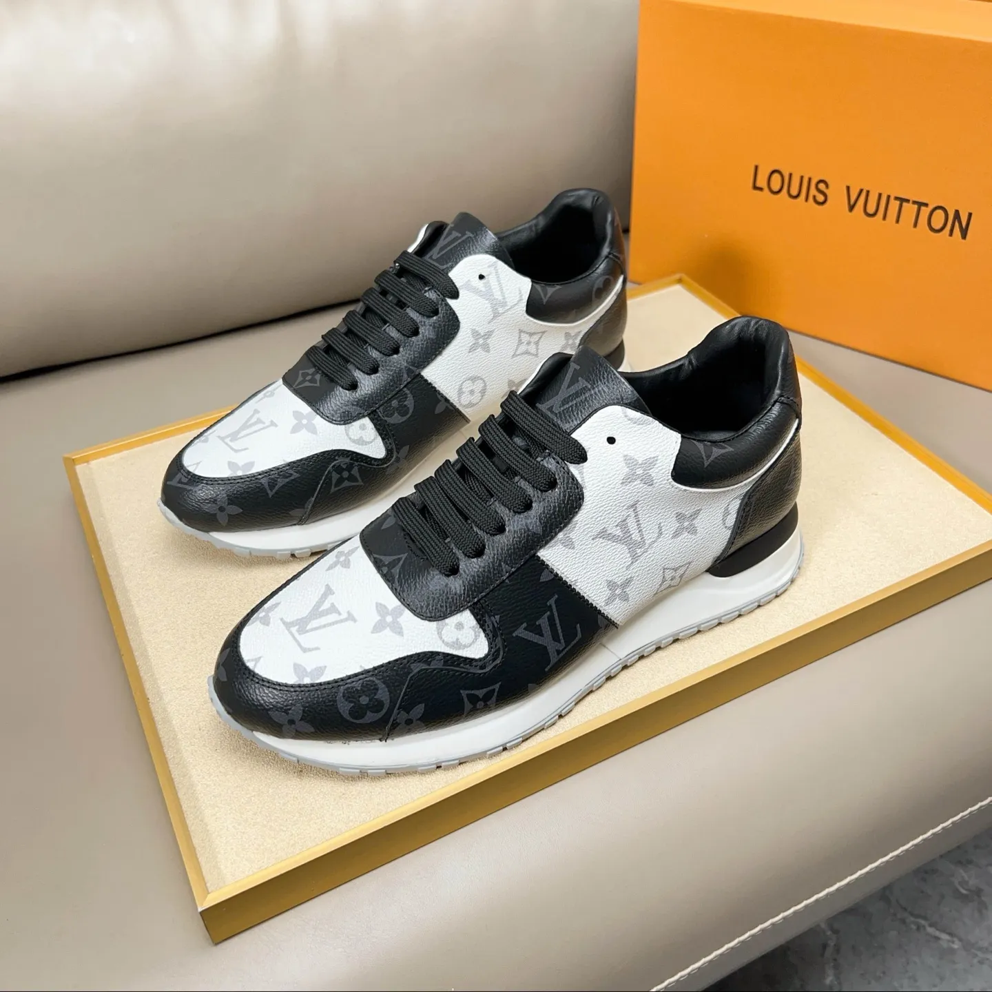 Men's shoes: 400💰 [LV] New models from the catwalk, available at the same time at counters, top purchasing agents 🔍🔍Italian imported rubber waterproof fabric, lining made of water-dyed sheepskin, soles: original soles specially provided by the original factory, exclusive molded feet, super comfortable, follow orders, 💪Details determine quality, we only make shoes with care, you can go in and out of the counter at will, welcome to compare. Number of yards: 38-44 (45 yards can be customized)
